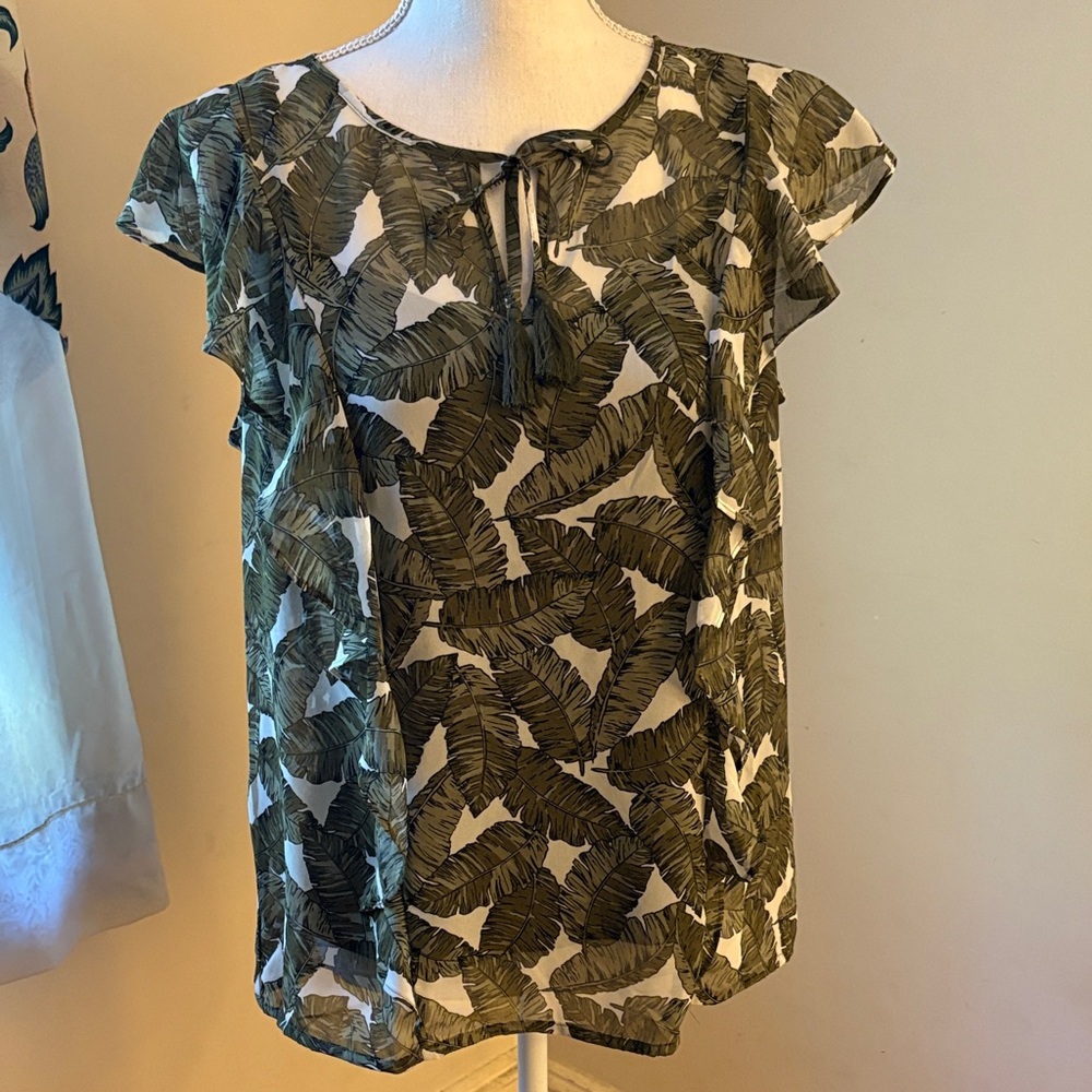 Liz Claiborne Leaf Print Top